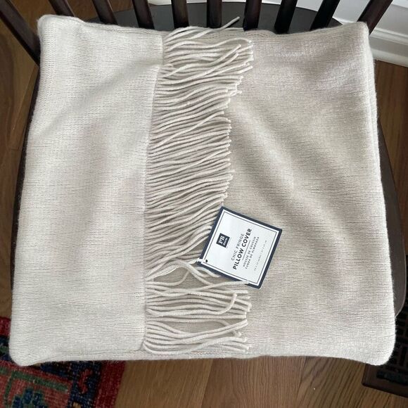 NWT Pottery Barn Teen Dorm Chic Fringe Pillow Cover 16" Grey - Picture 1 of 5